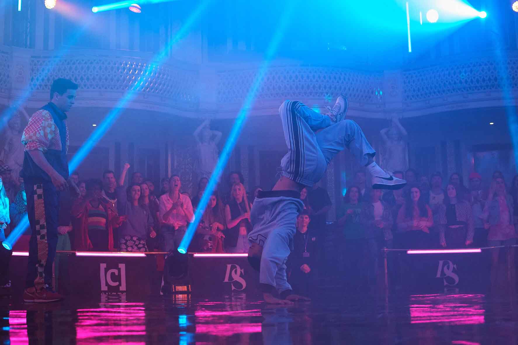 【甲上娛樂提供】《舞力對決：地表撐霸》片中有酷炫超high的街舞特技