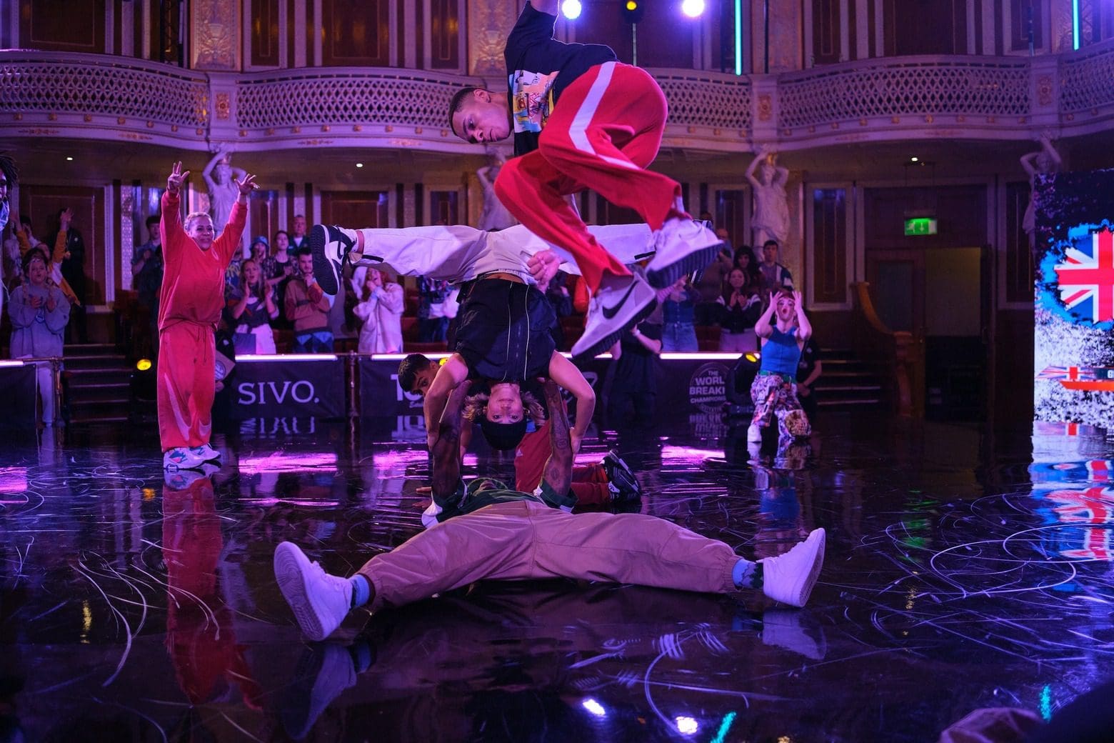 【甲上娛樂提供】《舞力對決：地表撐霸》片中有酷炫震撼的街舞特技