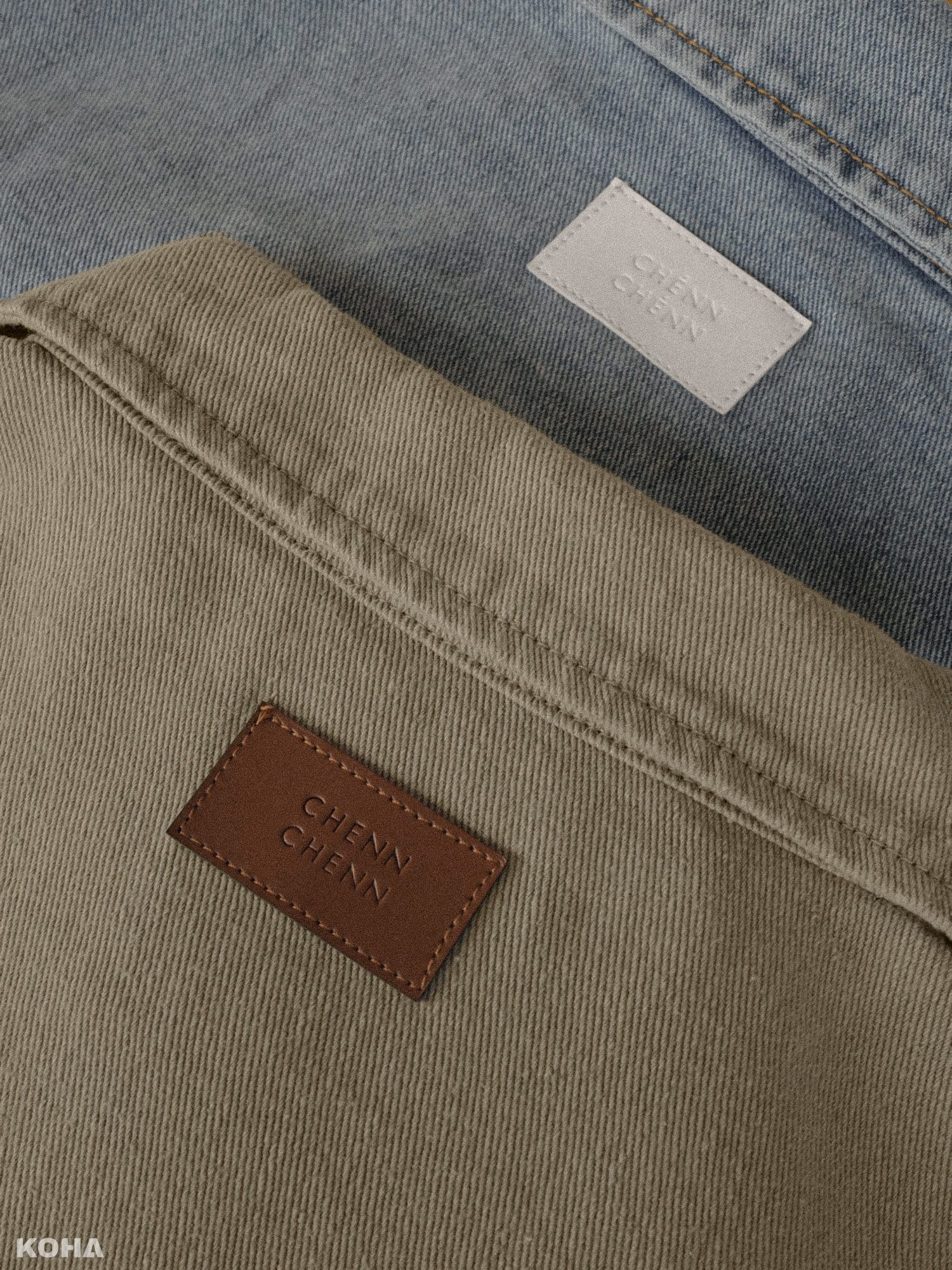 CHENN CHENN 洗舊感寬鬆牛仔外套 背面品牌皮標（淺藍／沙漠綠）NT2080