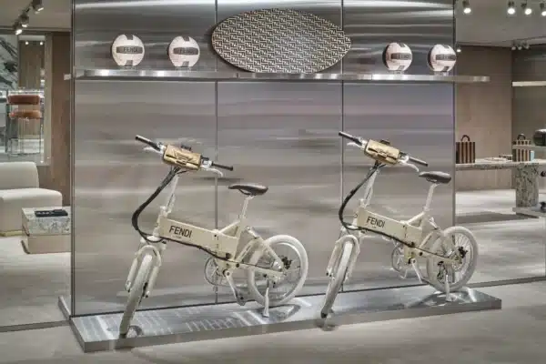 KOHA Style ｜「FENDI」與來自丹麥哥本哈根的e-BIKE品牌「MATE.BIKE」攜手合作推出了電動自行車