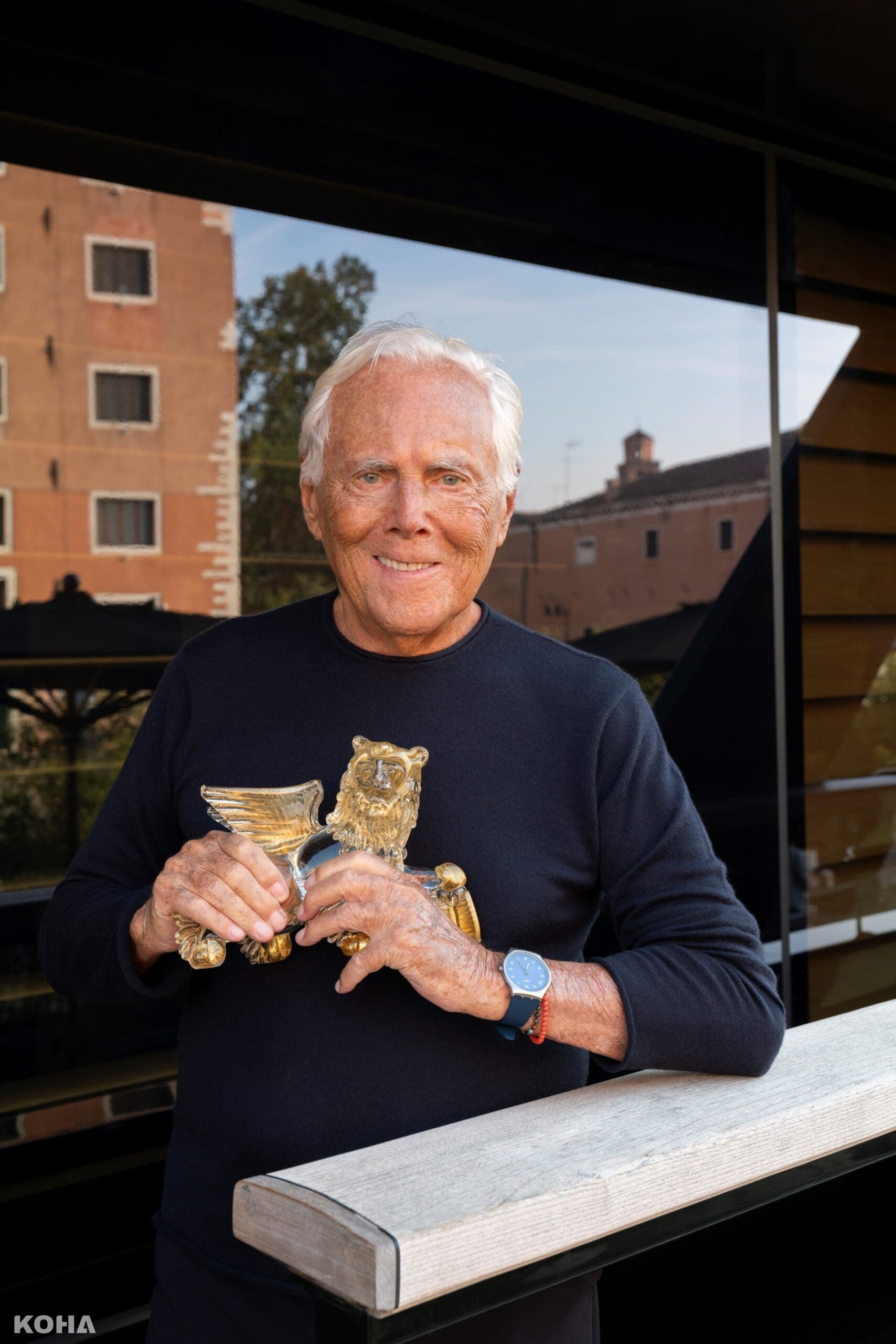 9. Giorgio Armani先生獲頒穆拉諾玻璃金獅獎，此獎代表對具有國際維度的人物和品牌之認可。 scaled
