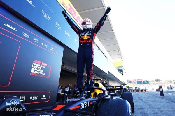 圖說3：紅牛車手Max Verstappen在完賽後感謝團隊給他一台「火箭般的賽車」。（Red Bull提供） 1