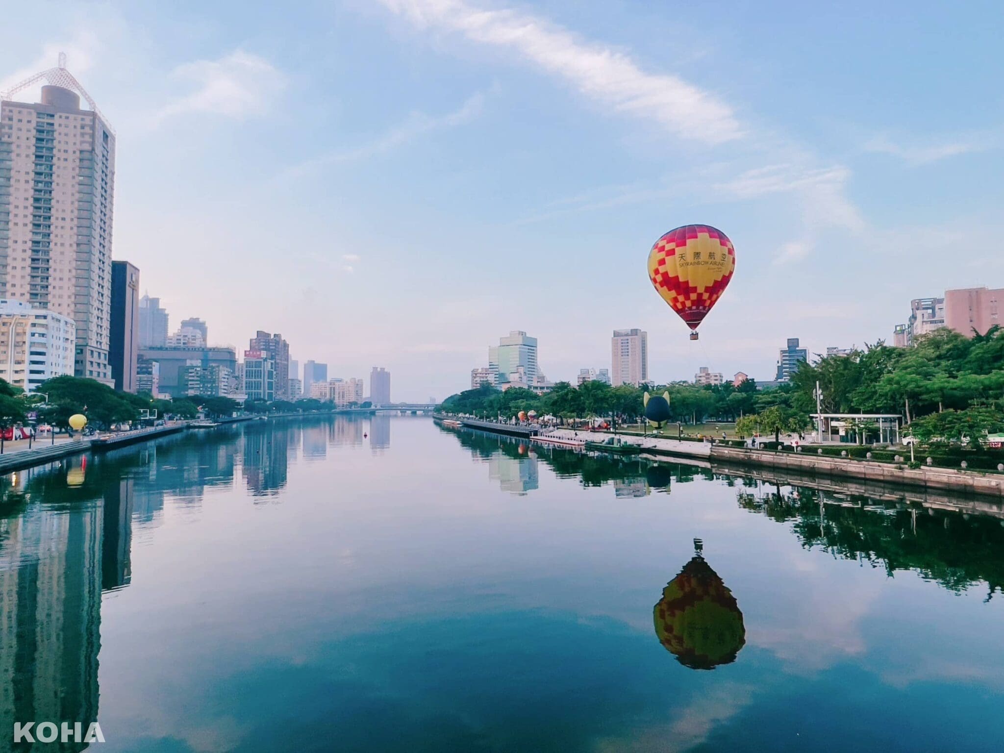 圖3.愛河熱氣球最大特色，高空俯瞰高雄壯闊的港灣風景 1