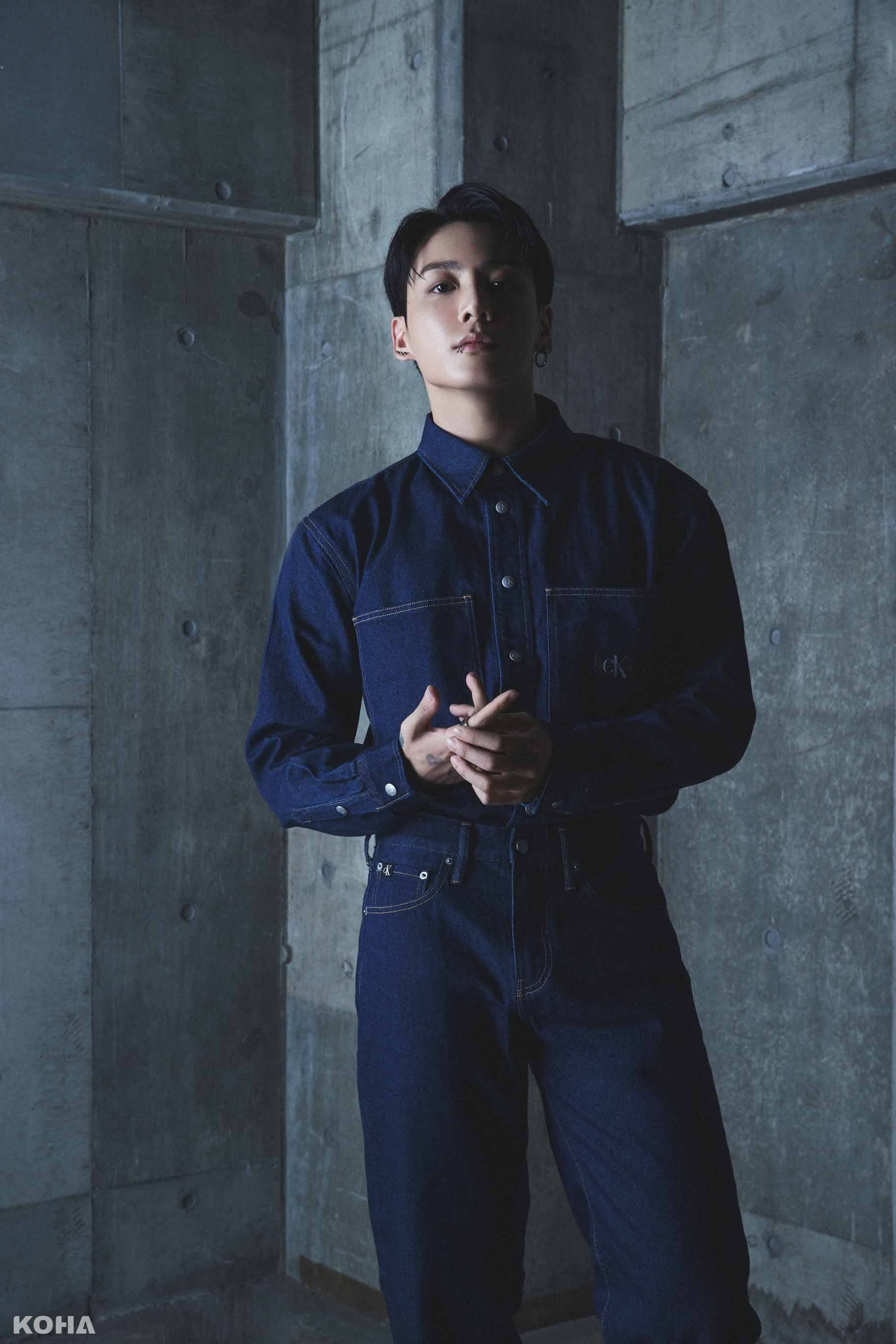 柾國Jung Kook 穿著 Calvin Klein 標誌性丹寧套裝現身品牌的時尚和音樂之夜二