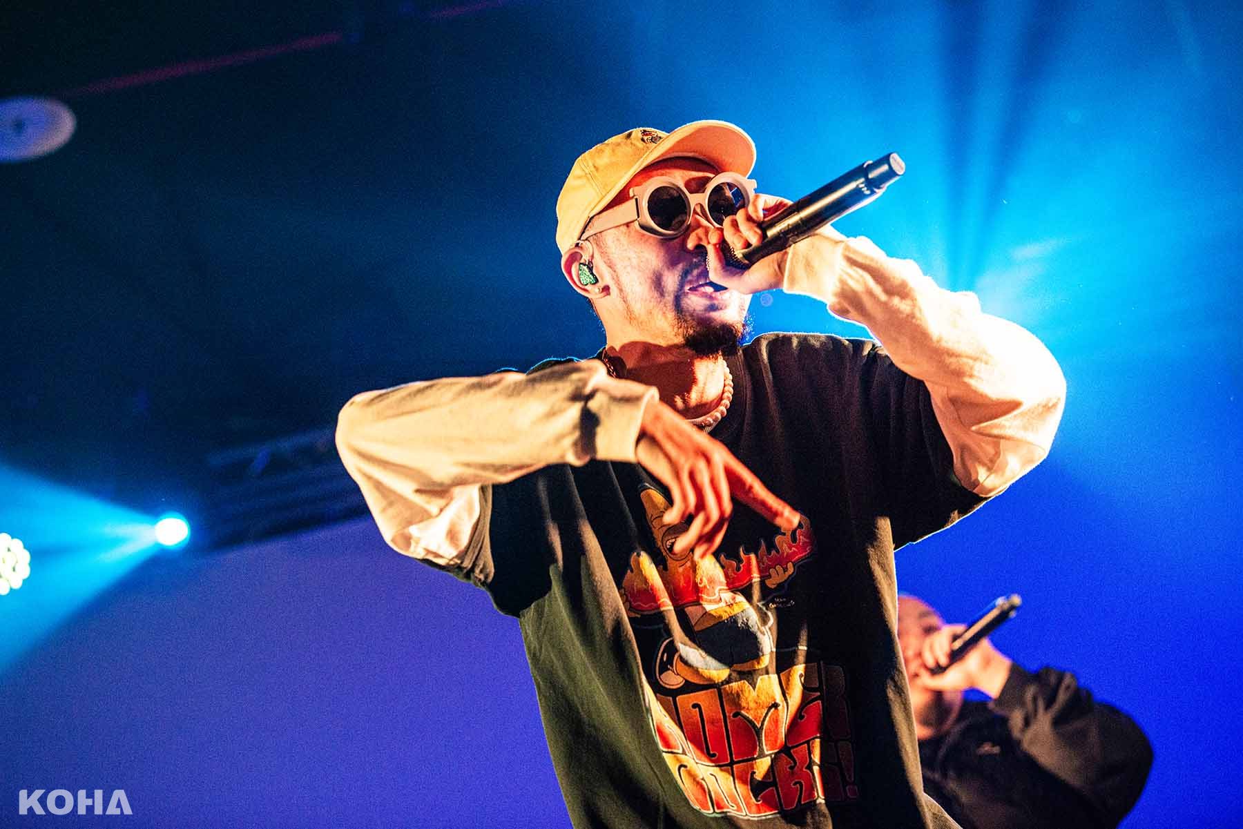MC HotDog熱狗在簡單生活節Legacy舞台突襲演出新歌《樓上的房東》，震撼現場歌迷