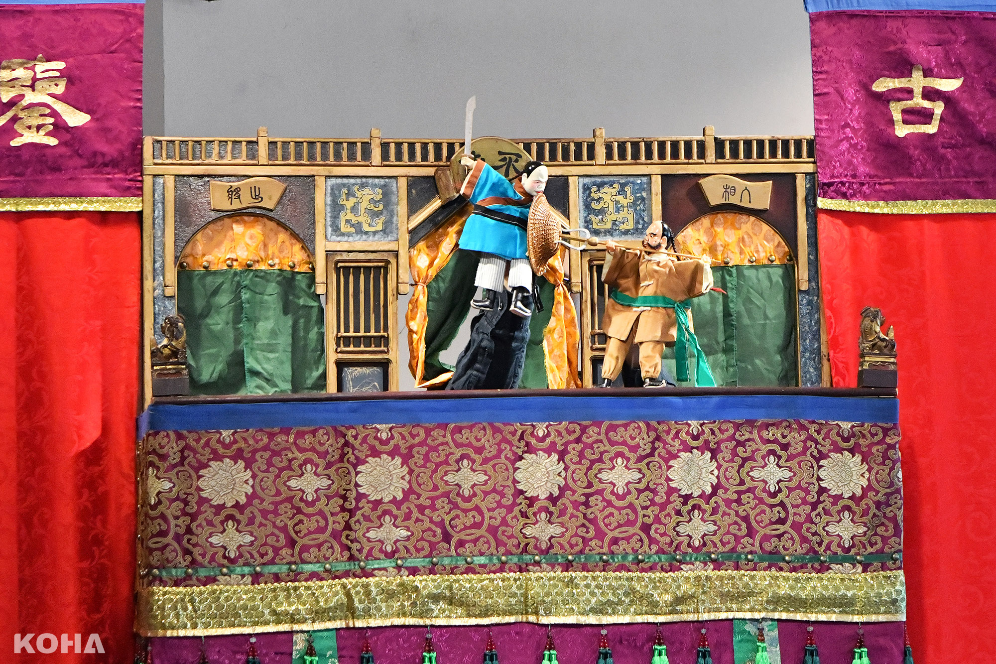 9.布袋戲台展不貳偶劇演出「迎熱鬧」表演各種廟會中的陣頭文化，此為宋江陣。