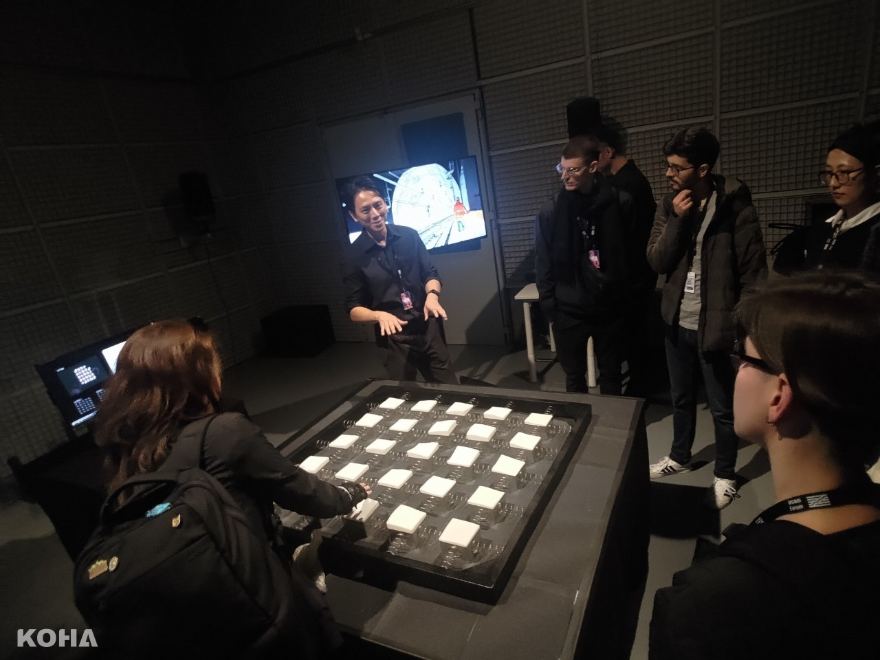 5、2024 IRCAM Forum 活動 ：劉辰岫、未來敘事實驗室創作的作品《大地回音》裝置展示交流現場，照片由C LAB提供。