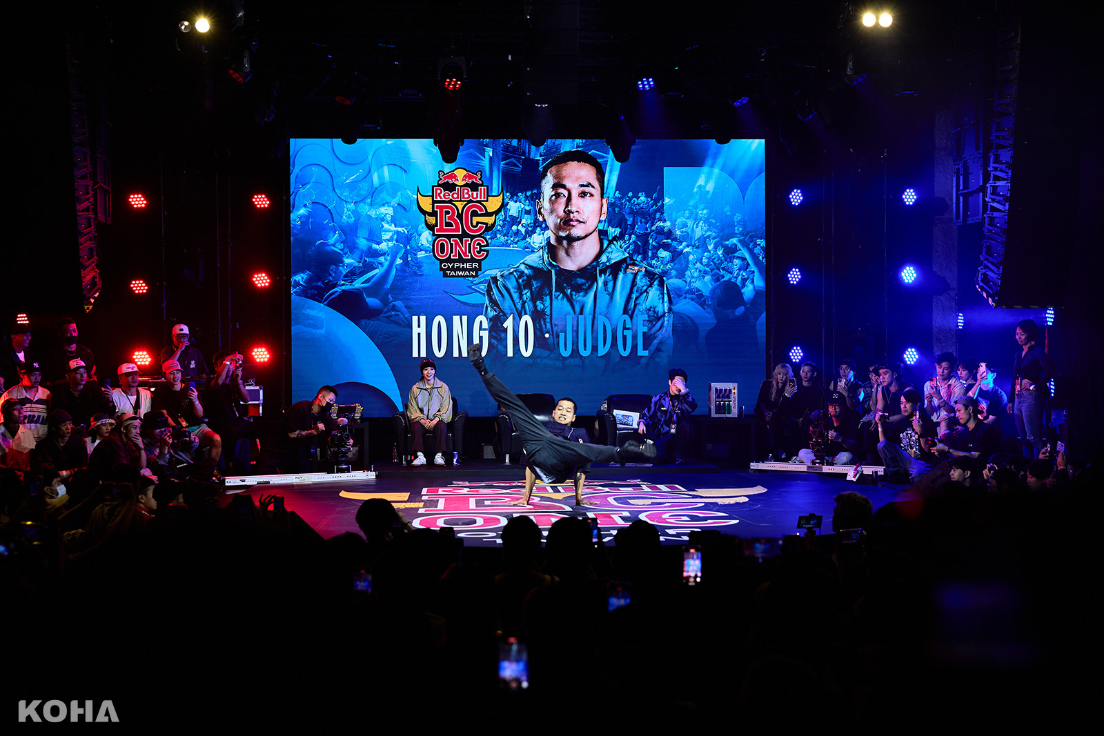 16 去年於杭州亞運獲得銀牌的韓國傳奇 B Boy Hong10，特地飛來台灣擔任Red Bull BC One評審並展現依舊頂尖的實力。（Red Bull提供