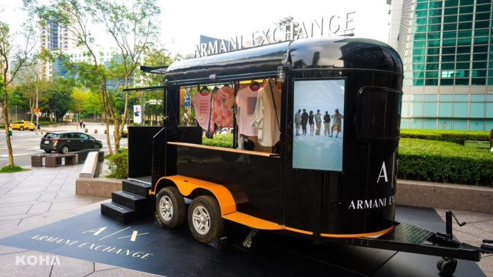 AX Armani Exchange 復古巴士現身台北101 彰顯自由精神 1