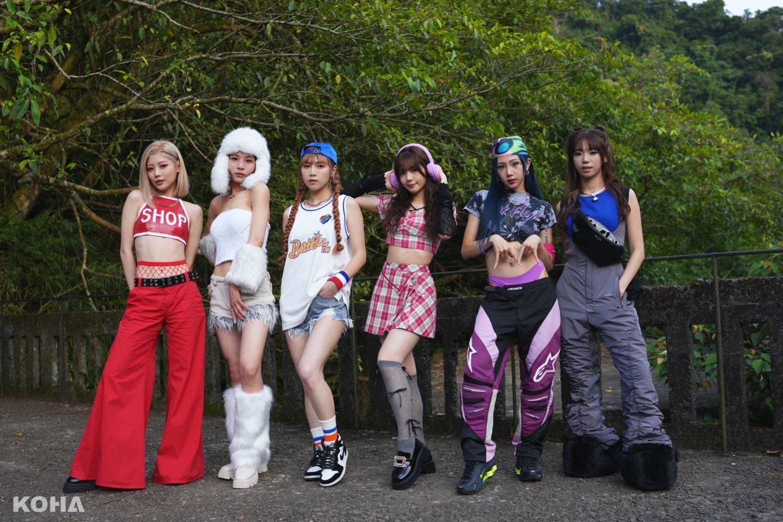 啦啦隊女神發單曲，女團「MEME秘密」由左起電豹女隊長小楓、語萱、草莓、笑笑、筱緹、安汝。