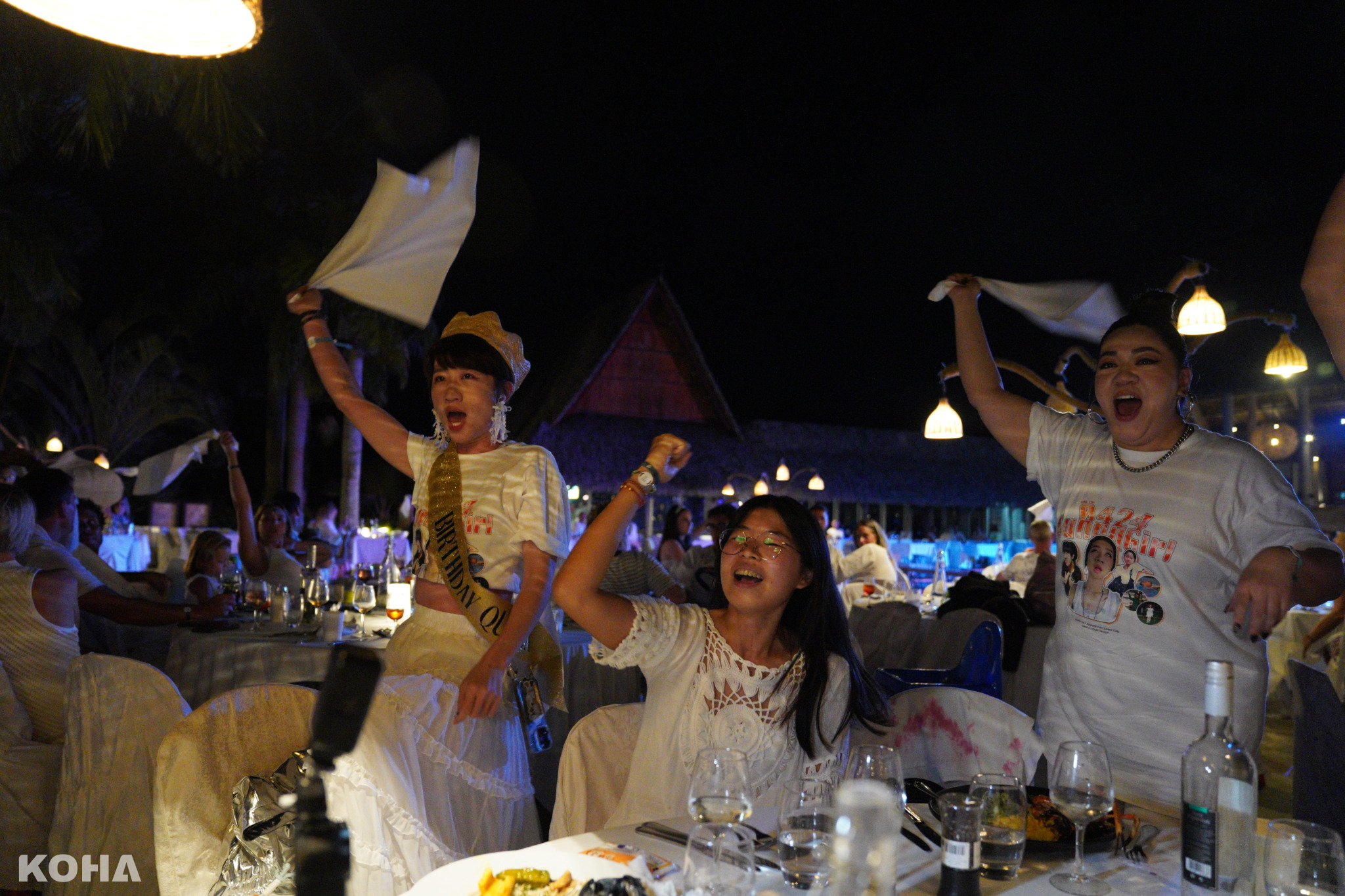 圖10. Lulu 黃路梓茵參加 Club Med 經典活動「白色派對」，收到度假村準備的生日驚喜