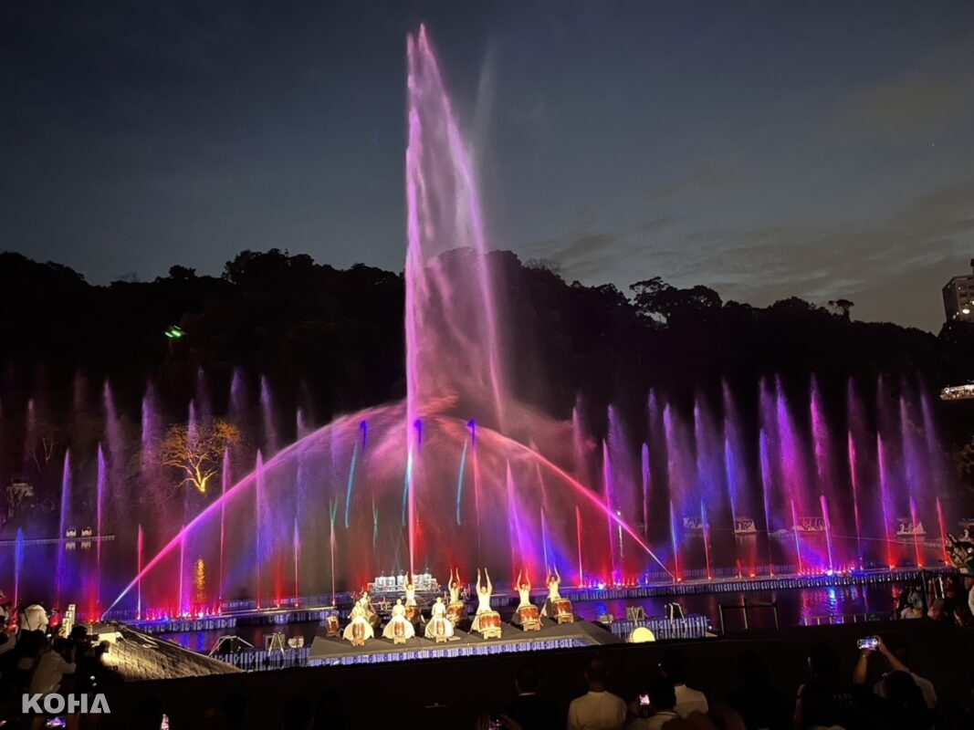 2024碧潭水舞季邀請享譽國際的「優人神鼓」，以雄壯如萬馬奔騰鼓聲揭開活動序幕。
