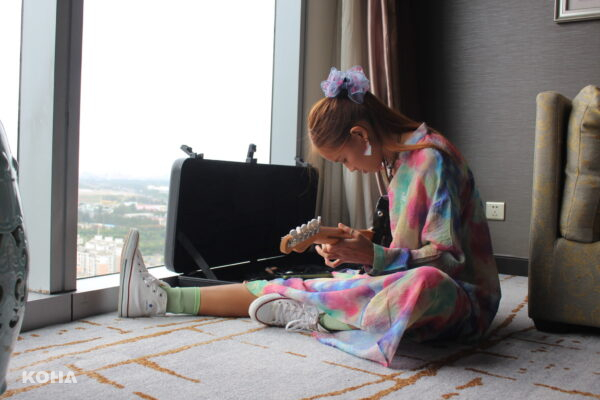 LÜCY持續在國際舞台發光　成為台灣第一位獲選「Fender Next」計畫的女性音樂人
