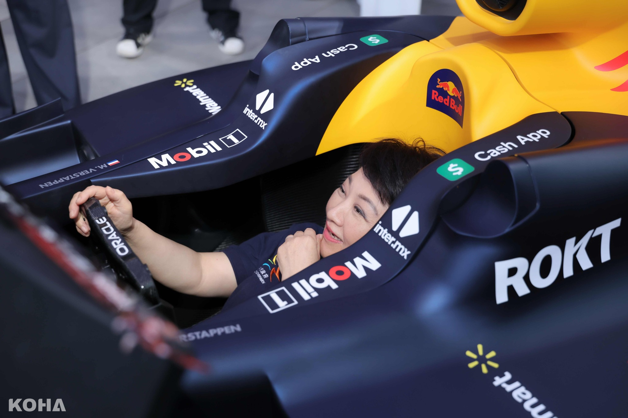 Red Bull Showrun Taichung 將於9月28日於臺中封街展演，市長搶先體驗模擬器。（Red Bull 提供）