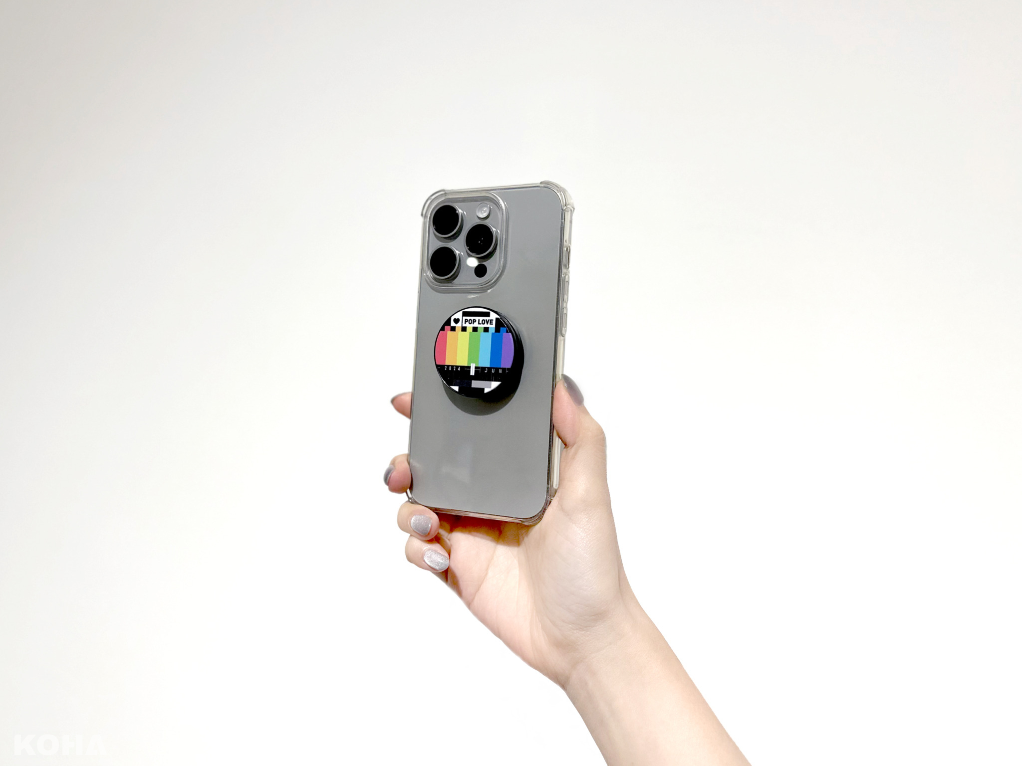 POP LOVE限定手機支架將在6月7日於POP MART西門町旗艦店獨家發送，只要使用專屬濾鏡拍照上傳IG即可獲得。