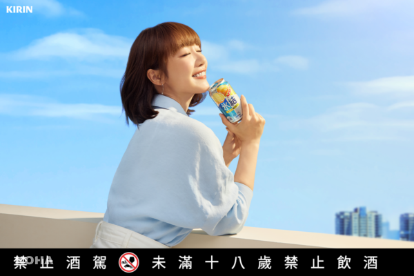 【新聞圖片一】日本銷售NO.1的「KIRIN冰結調酒」今夏暢快再升級，希望為消費者帶來更美味順口的享受；特別邀請木曜女神泱泱擔任品牌大使，陪伴大家清爽一夏。